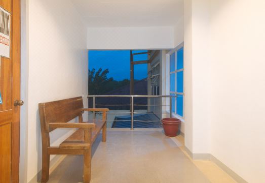 RedDoorz @ EBM One Building 실내