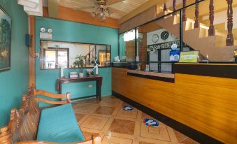 RedDoorz @ Farm Side Hotel Laoag City