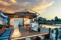 Yunbo Light Luxury Homestay (Dali Ancient City South Gate Branch)