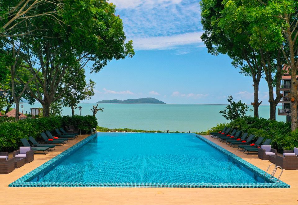 [옴박 빌라 랑카위의 야외 수영장]