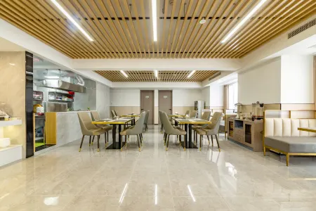 Meihui GM Hotel (Desiqin Plaza Huijin Tianhong Shopping Mall) Отели рядом с достопримечательностью «Hunan Vocational College of Science and Technology (Muyun Campus)»