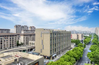 Mia Jing Ting Hotel(Baiyin Road Subway Station) Hotels near Shanghai Citizen Sports Park Football Park