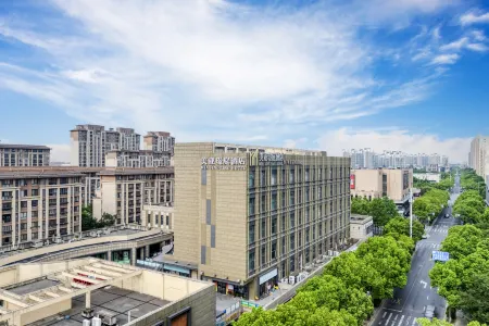 Mia Jing Ting Hotel(Baiyin Road Subway Station) Отели рядом с достопримечательностью «Shanghai Open University Jiading Branch»