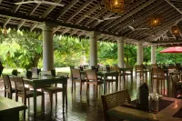 Wallawwa Hotels in Gampaha