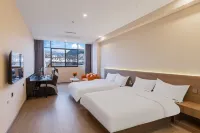 Ninglang Xinghang E-Sports Hotel