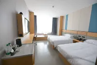 藝龍瑞雲飯店（烏蘭察布察右後旗店） 察右後旗浪浪山燒烤露營基地附近的飯店