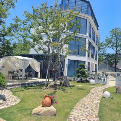 Xiyin Changxing View Light Luxury Holiday Meishu (Changxing Jiangnan Hongcun Branch) Hotels near Xinsijunsuzhejunqu Memorial Hall