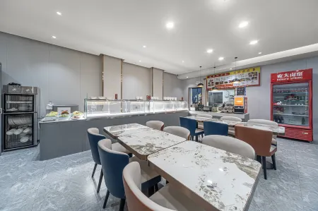 LANOU Hotel Отели в г. Чэнчэн