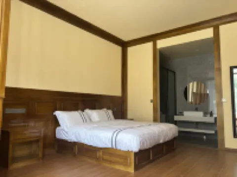 Taiyang Xiaozhu · Life Luxury Scenic Homestay (Benzilan Deqin Viewing Platform) Hotels near The Great Bay of Jinsha River, Meili Snow Mountain National Park