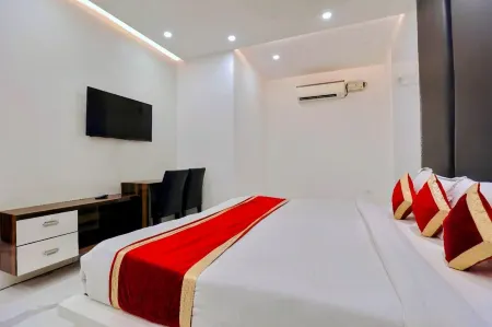 Hotel Ishaan Residency MGM CLUB Отели рядом с достопримечательностью «Фатехпур-Масджид»