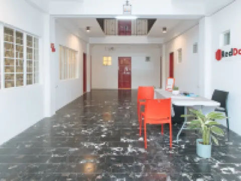 RedDoorz @ VCloud Hills near De La Salle Dasmarinas Cavite Hotels in Dasmarinas