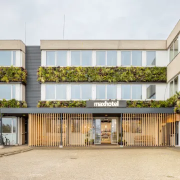 Maxhotel Amsterdam Airport Schiphol - Recently Renovated Отели в г. Хофддорп