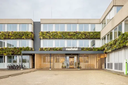 Maxhotel Amsterdam Airport Schiphol - Recently Renovated