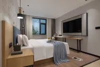 Star Hotel( FirstHospital HanzhengStreet subway) Hotel di Distrik Qiaokou
