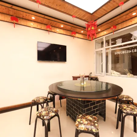 Longjiang Gaosheng Inn