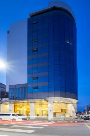 โรงแรมนิว ซีซั่น