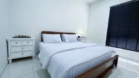 D'Kayangan Shah Alam Spacious Fully AirCon 12 PAX