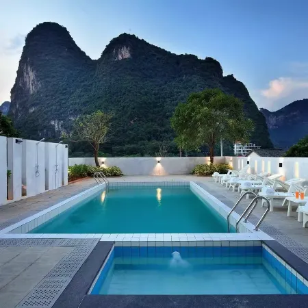 Simple Zoo Hotel (Yangshuo Yulong River Tourist Resort)