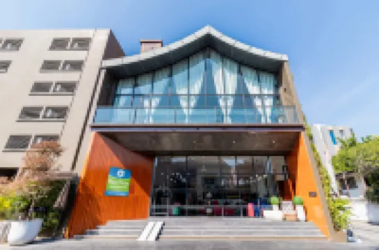 SureStay by Best Western Iconic Ari-Jatujak Hotels near Chatuchak Weekend Market