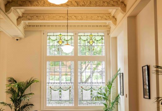 랑데뷰 호텔 로비