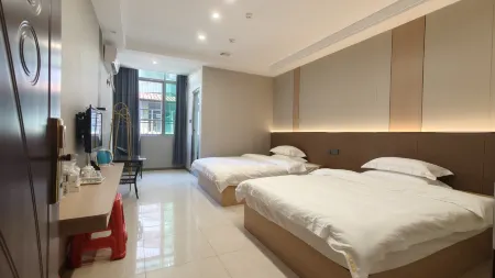 Jiufengshan Fenghuang Hotel Отели рядом с достопримечательностью «Golden Rooster Ridge»