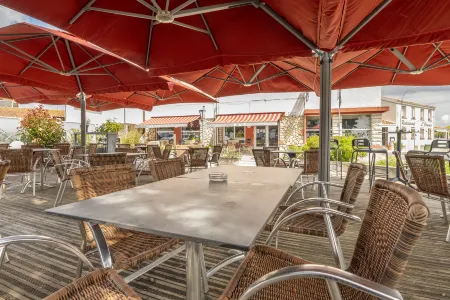 Hôtel les Pins Отели рядом с достопримечательностью «La Cité De L'huître»