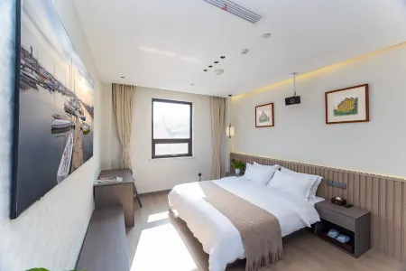 World Youyou Liyuan Hotel (Qingdao Zhanqiao Zhongshan Road Subway Station)