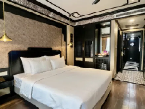 世界經典酒店 鄰近龍邊火車站的酒店