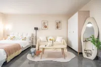 Iron Man Fashion E-sports Apartment