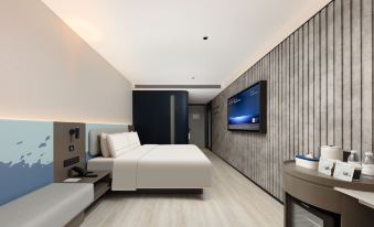 4. Qingju H..