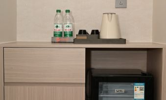 Juying HotelJuying Hotel (Guangzhou Zoo Shaheding Metro Station Branch)