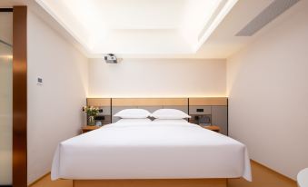 Echarm Hotel (Wuhan High-speed Railway Station Happy Valley)