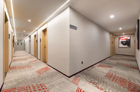 Junyi Hotel (Beijing Summer Palace) Отели рядом с достопримечательностью «Nanhu Island»