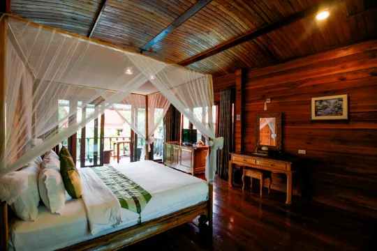 ห้องดีลักซ์ไทยวิวสระว่ายน้ำ