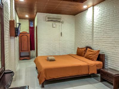 デラックス ダブルルーム ウィスマ アリーズ ホテル ジョグジャカルタの写真