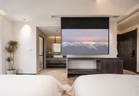 香格里拉宜居舍 | Livable · スマートシネマ富氧ホテル（獨克宗古城）