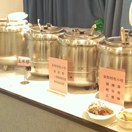 Super 8 Hotel (Anyang Railway Station Yinxu Scenic Area)