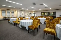 Hotel Elms Christchurch, Ascend Hotel Collection - breakfast