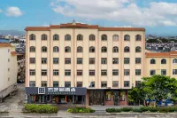 Crowning Clouds Hotel