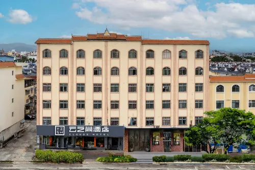 Crowning Clouds Hotel