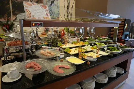 Park Dedeman Bostanci Hotel Отели рядом с достопримечательностью «Marmara University Institute of Neurological Sciences»