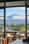 The luxury resort hotel - 조식 운영