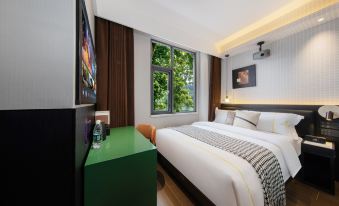 Shenzhen Futian Yixin Hotel (Jingtian Subway Station)