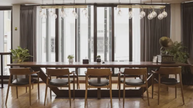 พอชเทล 56 โรงแรมใกล้โบสถ์กาลหว่าร์