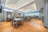 Yunying E-Sports Hotel (Zhengzhou People's Hospital Haitan Temple Subway Station)