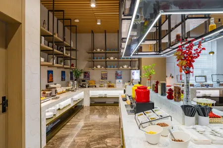 Qingneng Qingjiang Hotel (Wuhan Yellow Crane Tower Tanhualin) Отели рядом с достопримечательностью «Wuhan Ferry Huanghelou Dock»