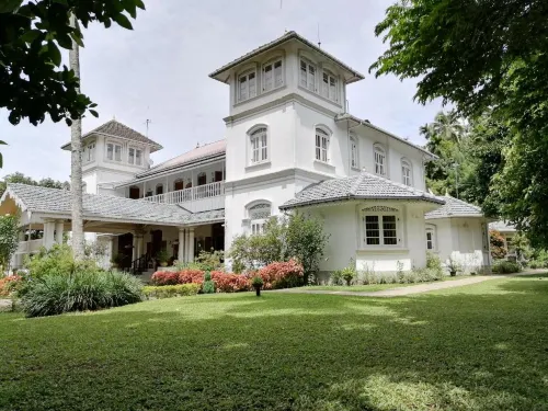 Manor House, Kandy Hôtels à : Muruthalawa