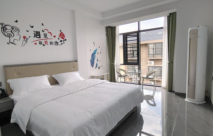 Luxi Qingquan Business Hotel