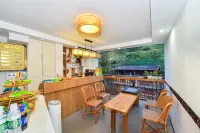 LotsRainInn.MountainDweIIing...XijiangQianhuMiaoViIIageMuseumBranch Hotels in 