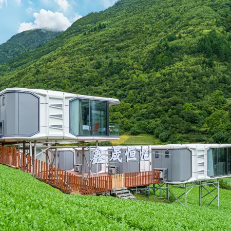 Bipenggou Xinscheng Hengyi Capsule Hotel · Hot Spring Vacation Camping Hotel (Li Xiaolu)